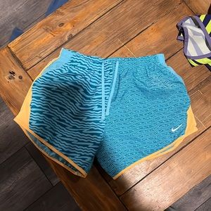 nike- kids large